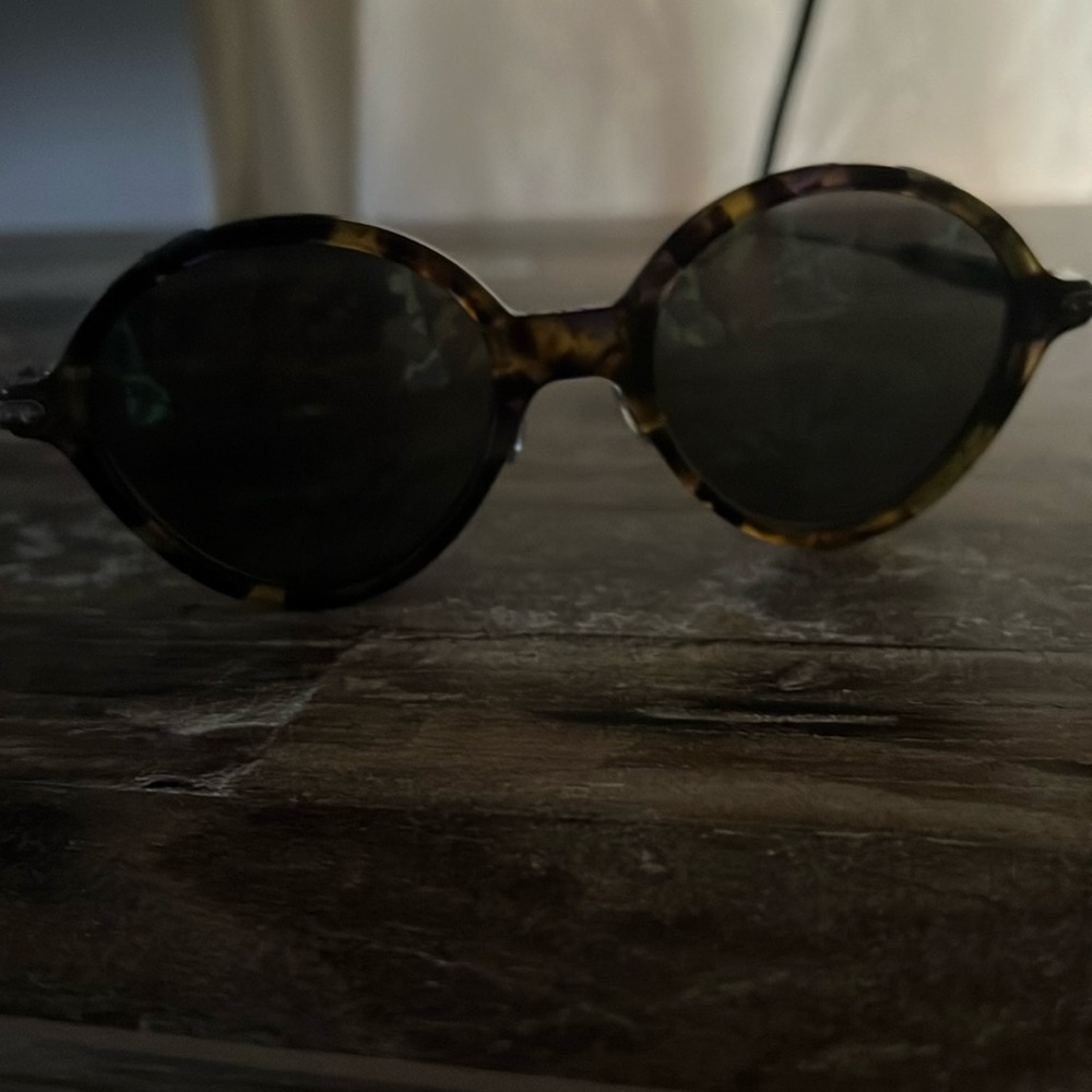 NWOT CHRISTIAN DIOR UMBRAGE TORTOISE WOMANS SUNGLASSES WITH CASE